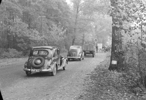ARH NL Dierssen 1085/0017, Straßenbau und Umleitung des Verkehrs, Kirchhorst, 1950