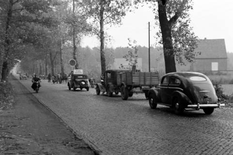 ARH NL Dierssen 1085/0018, Straßenbau und Umleitung des Verkehrs, Kirchhorst, 1950