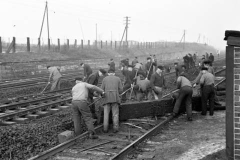 ARH NL Dierssen 1102/0020, Arbeiten an den Gleisen, Burgdorf, 1950