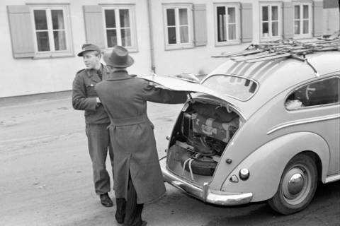 ARH NL Dierssen 1122/0006, Kontrolle an der Zonengrenze, Helmstedt, 1951