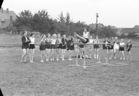 ARH NL Dierssen 1147/0012, Kreissportfest, Springe, 1951