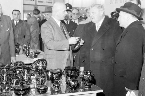 ARH NL Dierssen 1175/0005, Ludwig Erhard auf der Industriemesse, Hannover, 1952