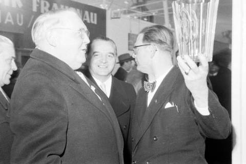 ARH NL Dierssen 1175/0006, Ludwig Erhard auf der Industriemesse, Hannover, 1952