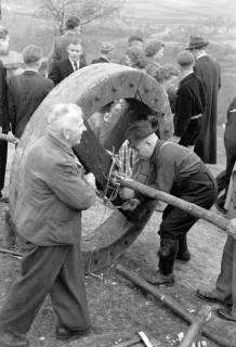 ARH NL Dierssen 1180/0012, Osterfeuerräder, Lügde, 1952