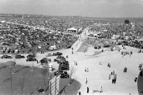 ARH NL Dierssen 1182/0004, Parkplätze bei der Hannover-Messe, Hannover, 1952
