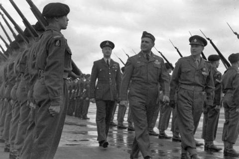 ARH NL Dierssen 1198/0014, Ankunft von General Matthew B. Ridgway (US Army), Bückeburg, 1952