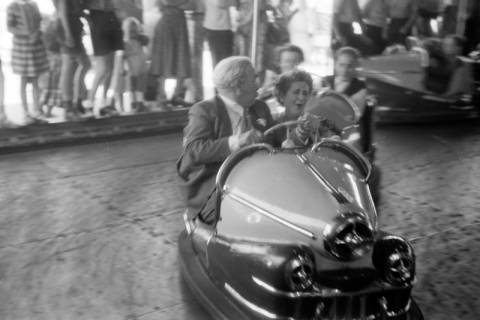 ARH NL Dierssen 1199/0009, Hinrich Wilhelm Kopf auf dem Schützenfest, Hannover, 1952