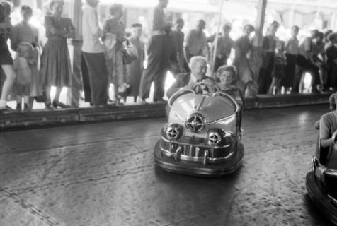 ARH NL Dierssen 1199/0010, Hinrich Wilhelm Kopf auf dem Schützenfest, Hannover, 1952