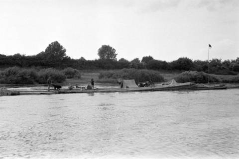 ARH NL Dierssen 1203/0014, Flöße auf der Weser, Grohnde, 1952