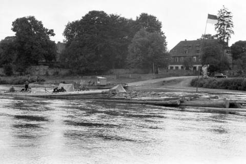 ARH NL Dierssen 1203/0016, Flöße auf der Weser, Grohnde, 1952