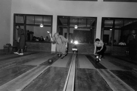 ARH NL Dierssen 1209/0015, Keglerinnen, Herrenhausen, 1952