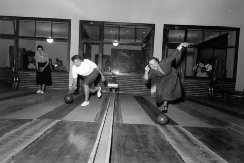 ARH NL Dierssen 1209/0018, Keglerinnen, Herrenhausen, 1952