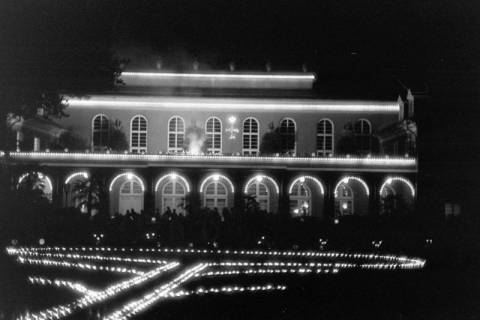 ARH NL Dierssen 1215/0011, Illumination "Goldener Sonntag" im Kurpark: Konzerthaus, Bad Pyrmont, 1952