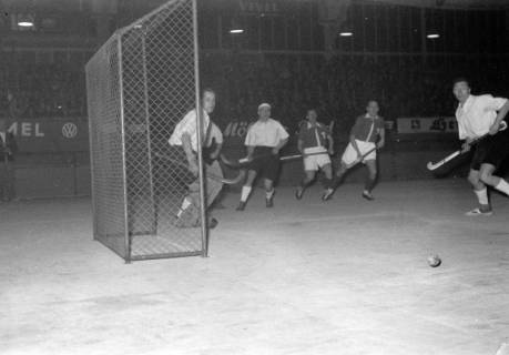ARH NL Dierssen 1225/0011, "Fest der Sportpresse": Hallenhockey, Hannover, 1953