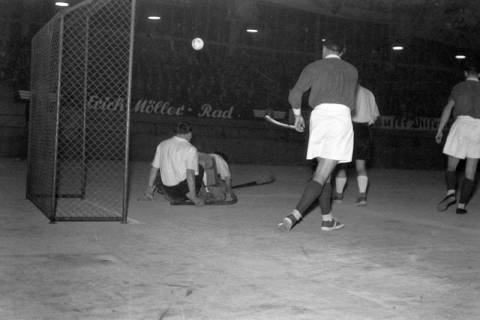 ARH NL Dierssen 1225/0015, "Fest der Sportpresse": Hallenhockey, Hannover, 1953