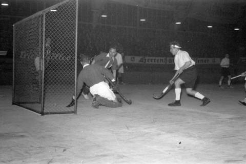 ARH NL Dierssen 1225/0018, "Fest der Sportpresse": Hallenhockey, Hannover, 1953