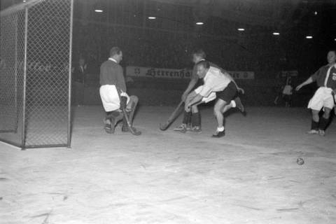 ARH NL Dierssen 1225/0021, "Fest der Sportpresse": Hallenhockey, Hannover, 1953
