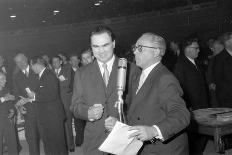 ARH NL Dierssen 1225/0023, "Fest der Sportpresse": Max Schmeling und Dr. Lowen (?), Hannover, 1953