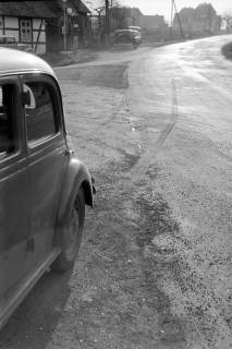 ARH NL Dierssen 1231/0011, Autounfall eines Mercedes mit einem Kraftrad, Völksen, 1953