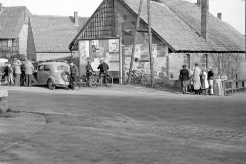 ARH NL Dierssen 1231/0017, Autounfall eines Mercedes mit einem Kraftrad, Völksen, 1953