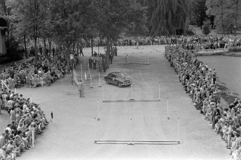 ARH NL Dierssen 1241/0008, AvD Automobilturnier im Kurpark, Bad Pyrmont, 1953