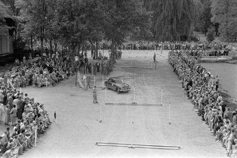 ARH NL Dierssen 1241/0009, AvD Automobilturnier im Kurpark, Bad Pyrmont, 1953