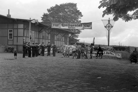 ARH NL Dierssen 1242/0008, Start zur CMC "Kriegsbeschädigten-Fahrt", Springe, 1953