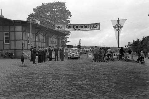 ARH NL Dierssen 1242/0009, Start zur CMC "Kriegsbeschädigten-Fahrt", Springe, 1953