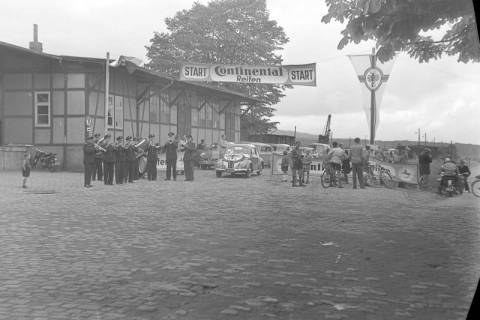 ARH NL Dierssen 1242/0010, Start zur CMC "Kriegsbeschädigten-Fahrt", Springe, 1953