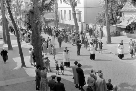 ARH NL Dierssen 1243/0001, Fronleichnamsprozession, Springe, 1953