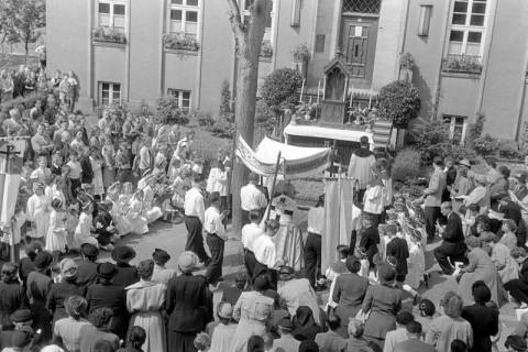 ARH NL Dierssen 1243/0006, Fronleichnamsprozession, Springe, 1953