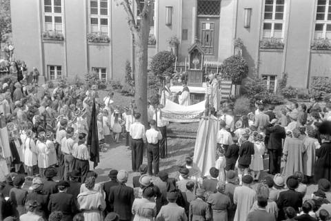 ARH NL Dierssen 1243/0008, Fronleichnamsprozession, Springe, 1953