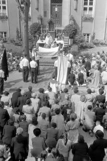 ARH NL Dierssen 1243/0009, Fronleichnamsprozession, Springe, 1953