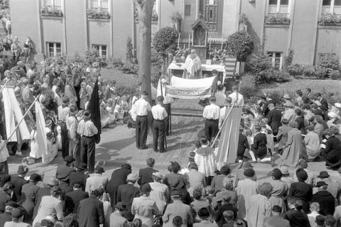 ARH NL Dierssen 1243/0010, Fronleichnamsprozession, Springe, 1953