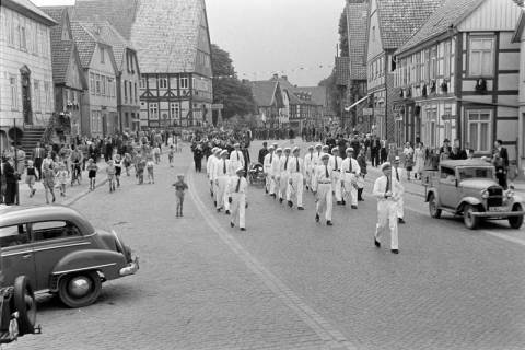 ARH NL Dierssen 1249/0001, Schützenumzug, Springe, 1953