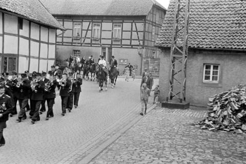 ARH NL Dierssen 1249/0003, Schützenumzug, Springe, 1953