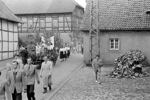 ARH NL Dierssen 1249/0007, Schützenumzug, Springe, 1953