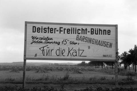 ARH NL Dierssen 1254/0014, Werbeschild der Deister-Freilicht-Bühne, Barsinghausen, 1953