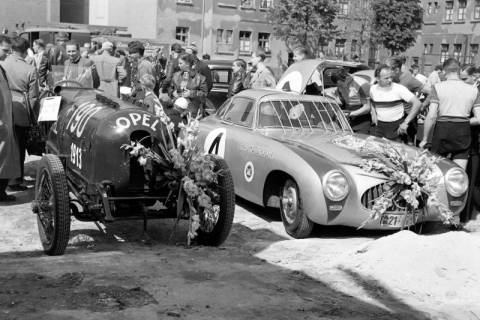 ARH NL Dierssen 1257/0021, Autokorso bei der Eröffnung des Conti-Hochhauses, Hannover, 1953