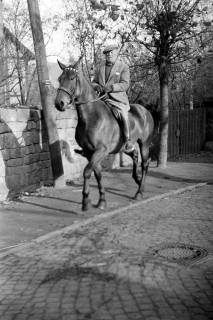 ARH NL Dierssen 1269/0020, Dreharbeiten des Films "Regina Amstetten": John Knittel, Bennigsen, 1953