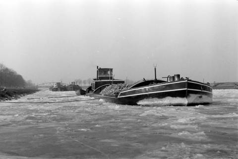 ARH NL Dierssen 1272/0022, Eingefrorene Schiffe im Kanal, Wunstorf, 1954