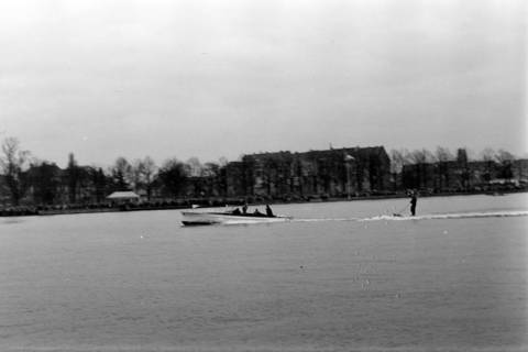ARH NL Dierssen 1274/0009, Werbetour des Stuntman Arnim Dahl für den Film "Klettermaxe", Hannover, 1954