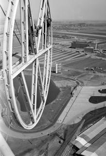 ARH NL Dierssen 1274/0025, Bauarbeiter auf dem Mannesmannturm, Hannover, 1954