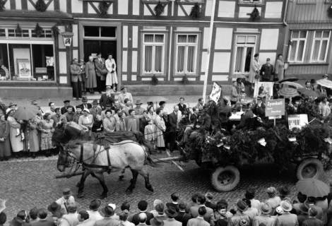 ARH NL Dierssen 1279/0025, Göbel-Festumzug, Springe, 1954