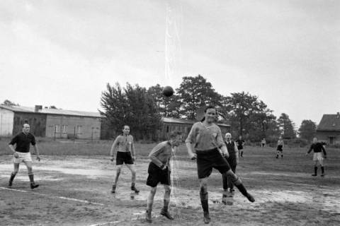 ARH NL Dierssen 1283/0026, Acella?-Fußballspiel, Hannover, 1954