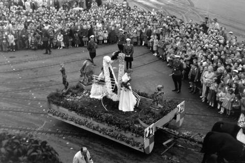 ARH NL Dierssen 1289/0013, Blumenkorso, Hannover, 1954