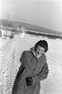 ARH NL Dierssen 1303/0001, Elly Dierssen im Schnee, Springe, 1955
