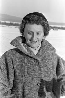 ARH NL Dierssen 1303/0002, Elly Dierssen im Schnee, Springe, 1955