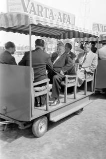 ARH NL Dierssen 1305/0008, Ludwig Erhard im "Messeblitz", Hannover, 1955
