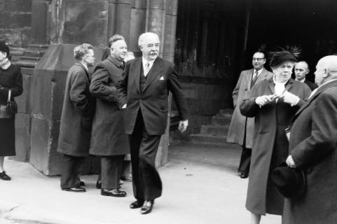 ARH NL Dierssen 1308/0002, Kirchgang nach Landtagswahl: Hinrich Wilhelm Kopf, Hannover, 1955